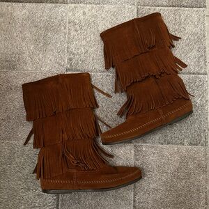 Minnetonka Women’s 3-Layer Fringe Boot in Brown